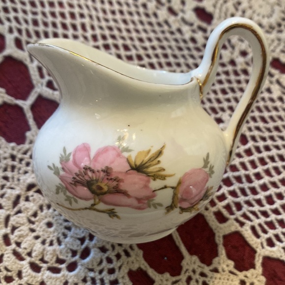 Sutherland fine bone China cream and sugar set with tray - Picture 4 of 8